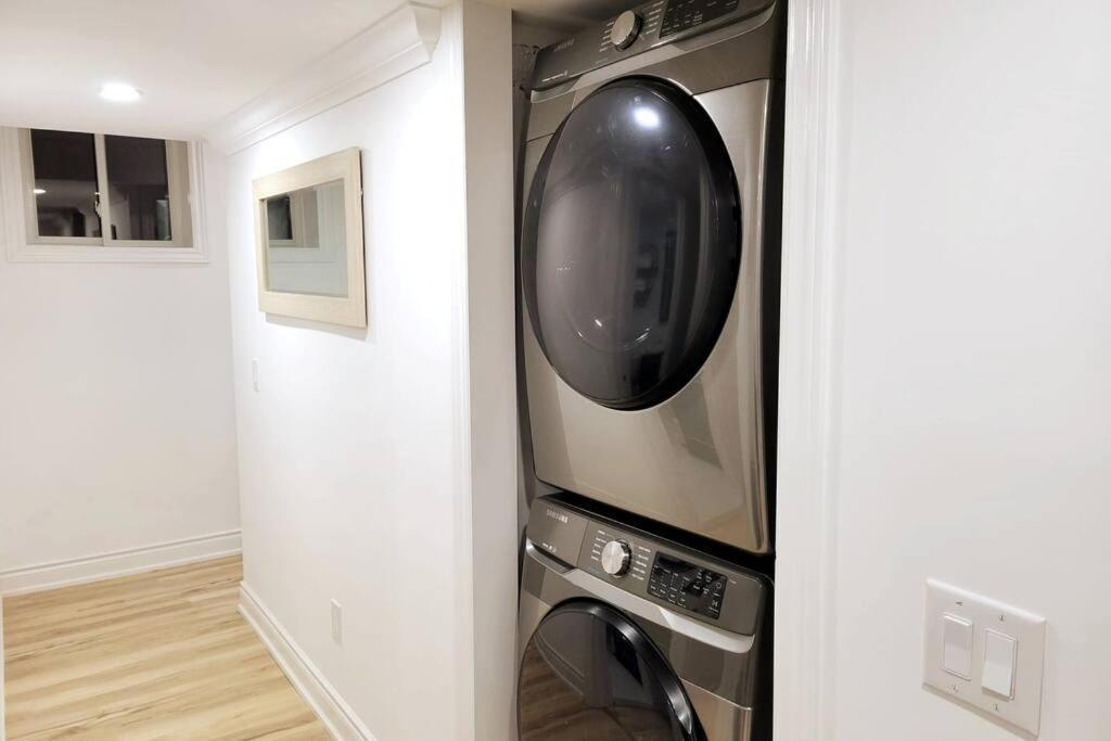 Modern Oasis In Richmond Hill, The Place For You! Apartamento Exterior foto