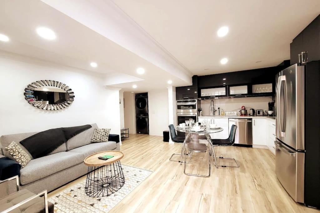 Modern Oasis In Richmond Hill, The Place For You! Apartamento Exterior foto