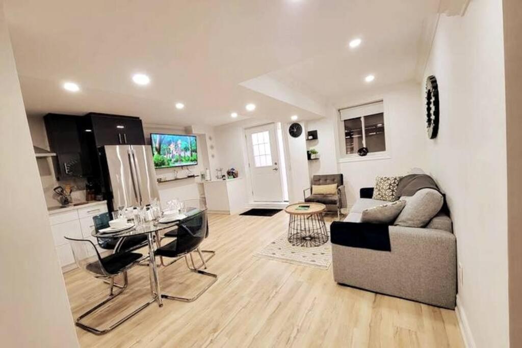 Modern Oasis In Richmond Hill, The Place For You! Apartamento Exterior foto
