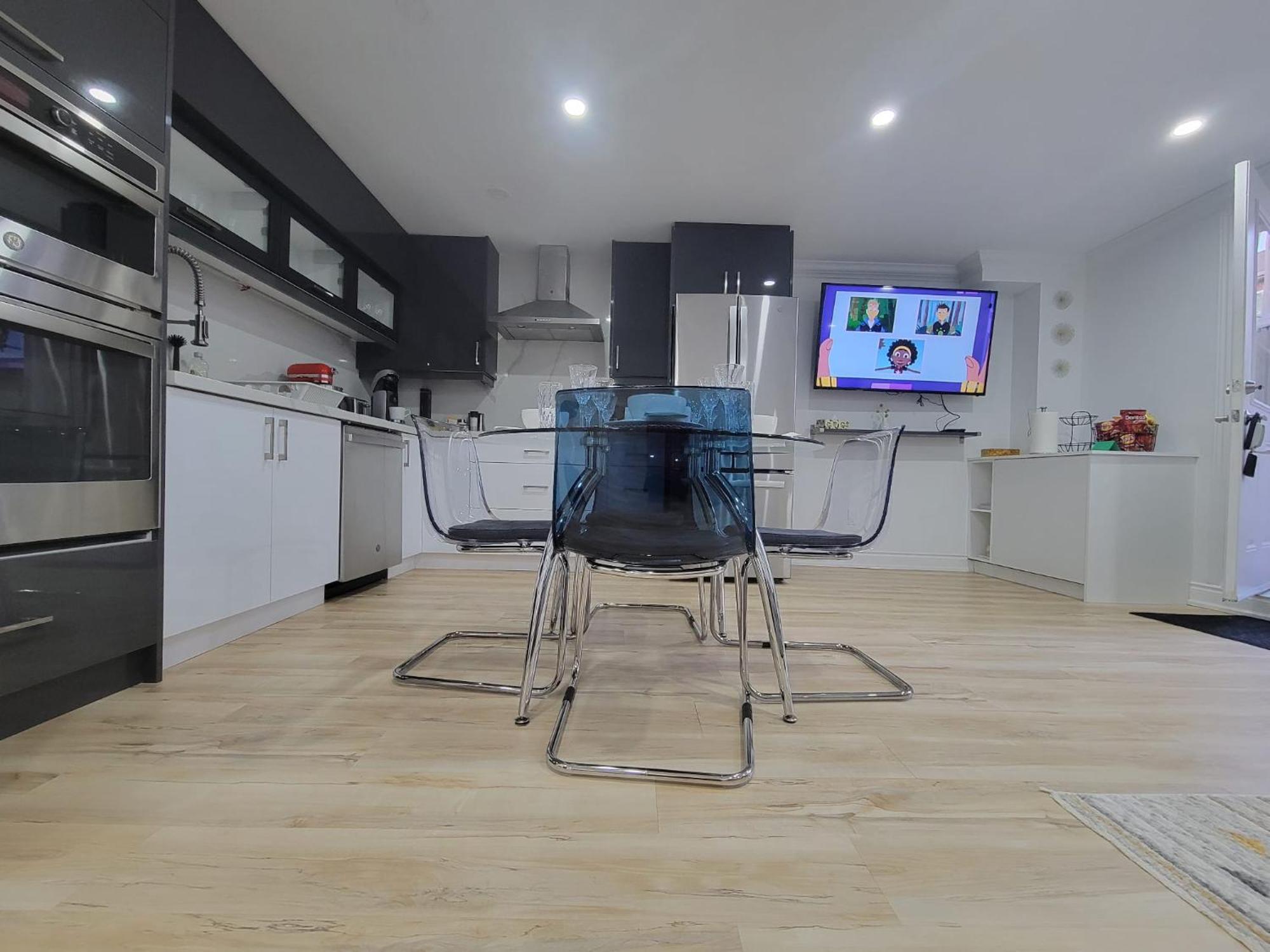 Modern Oasis In Richmond Hill, The Place For You! Apartamento Exterior foto