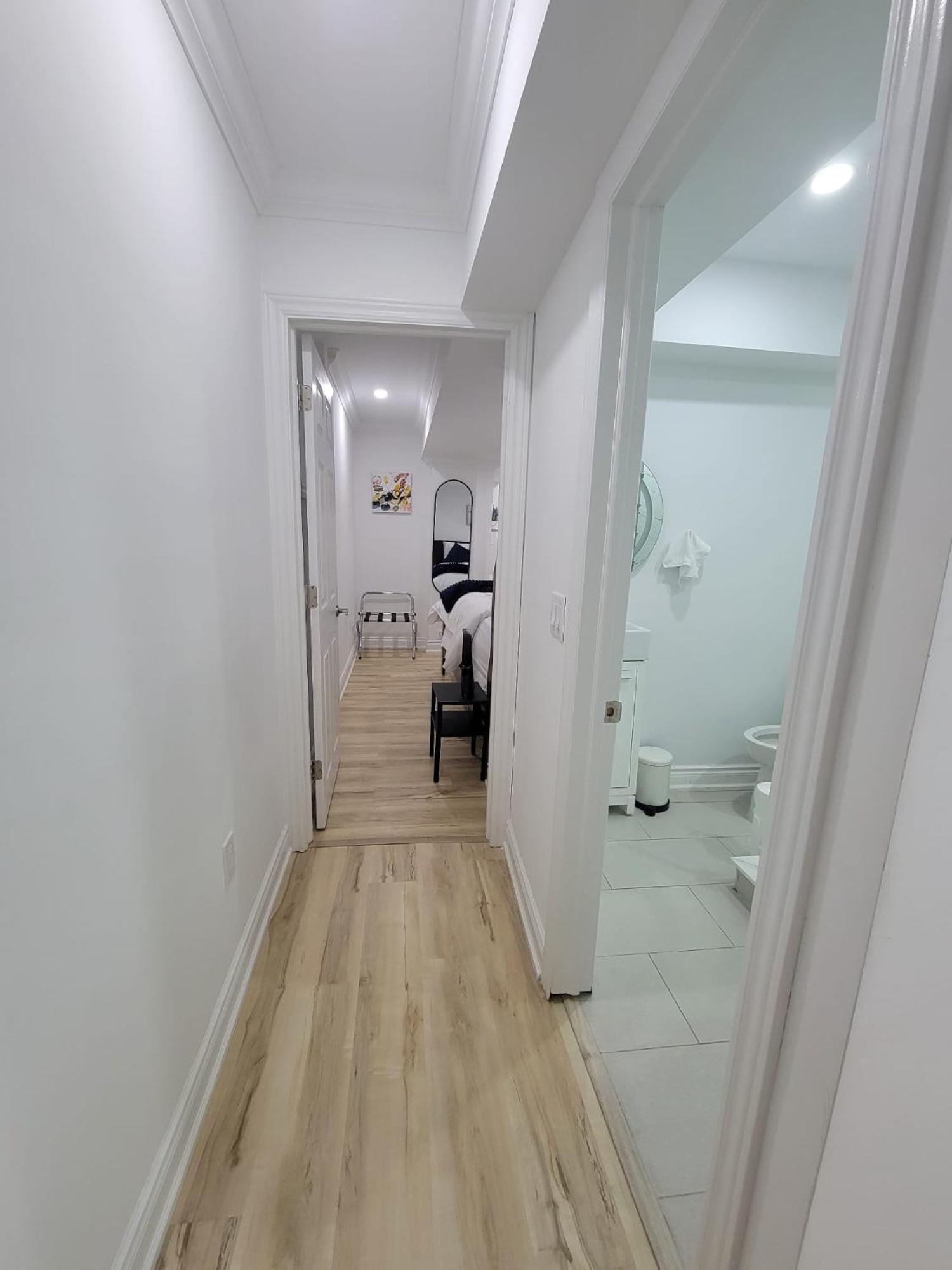 Modern Oasis In Richmond Hill, The Place For You! Apartamento Exterior foto